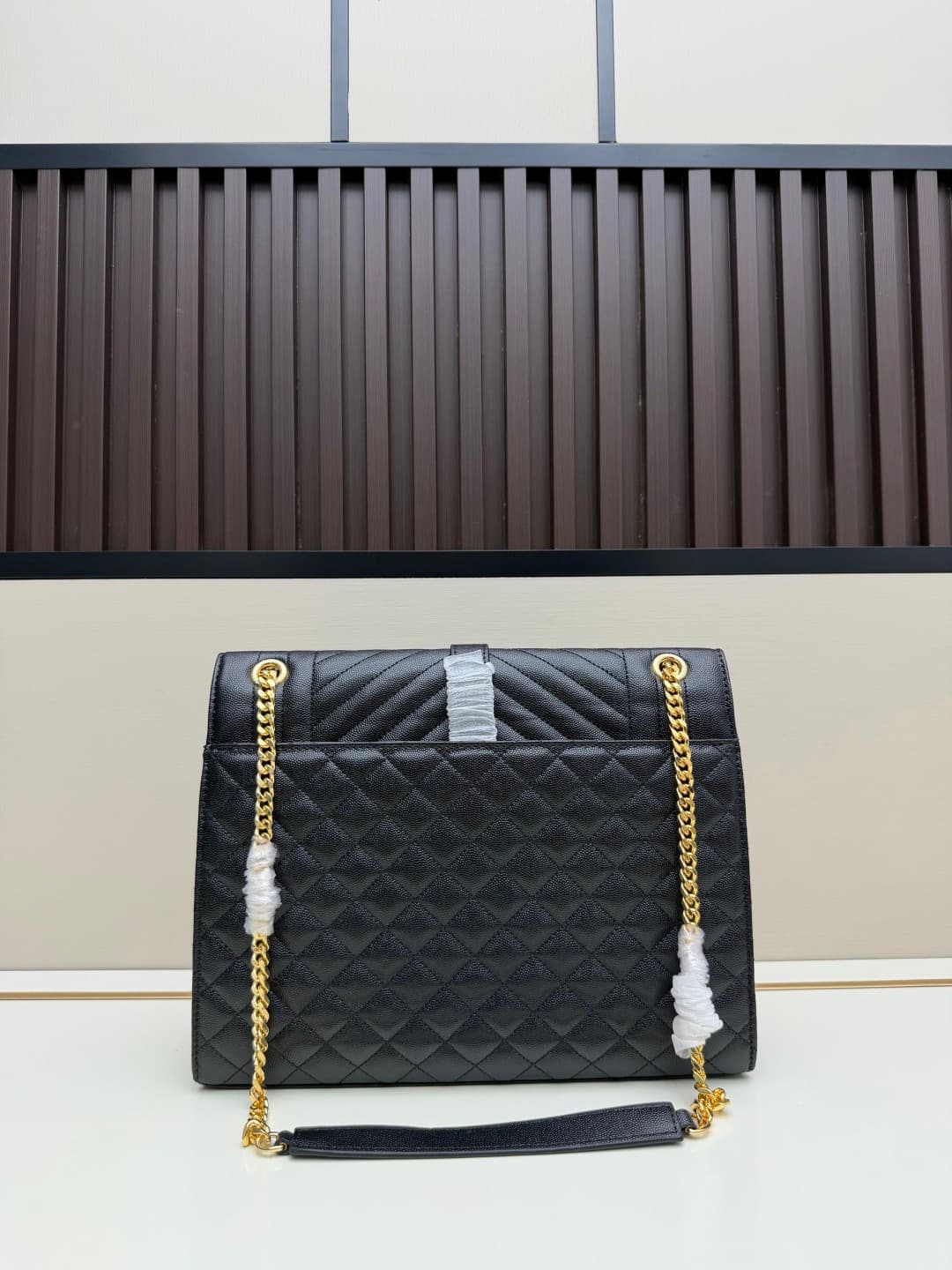 C8653 The latest version of the SaintLaurent&SLP counter in the grid pattern. Exclusive to this store: decorative interlocking metal YSL logo, flawless hardware, original ball-shaped texture, excellent feel, exquisite craftsmanship. Shoulder bag with cros — image 3