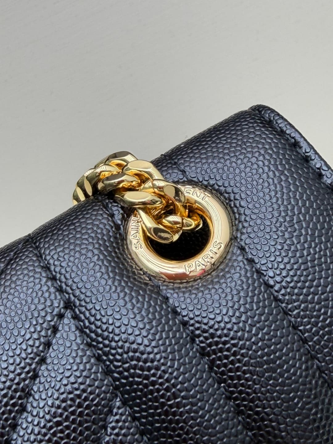 C8653 The latest version of the SaintLaurent&SLP counter in the grid pattern. Exclusive to this store: decorative interlocking metal YSL logo, flawless hardware, original ball-shaped texture, excellent feel, exquisite craftsmanship. Shoulder bag with cros — image 6