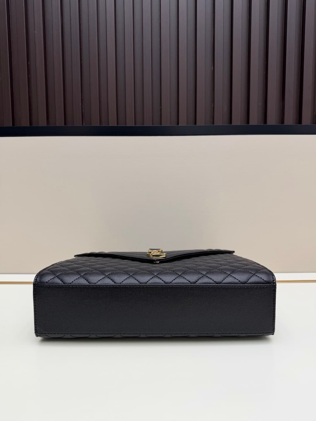 C8653 The latest version of the SaintLaurent&SLP counter in the grid pattern. Exclusive to this store: decorative interlocking metal YSL logo, flawless hardware, original ball-shaped texture, excellent feel, exquisite craftsmanship. Shoulder bag with cros — image 4