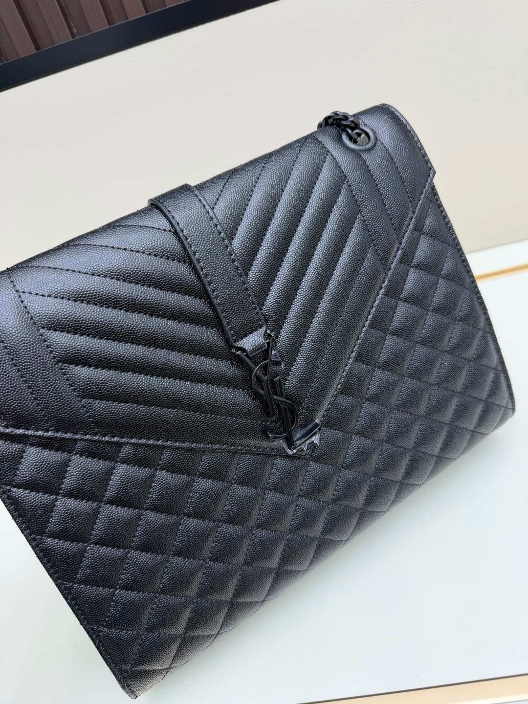 C8652 The latest version of the SaintLaurent&SLP counter in the grid pattern. Exclusive to this store: decorative interlocking metal YSL logo, flawless hardware, authentic ball-shaped details, excellent feel, exquisite craftsmanship. Shoulder bag with cro — image 4