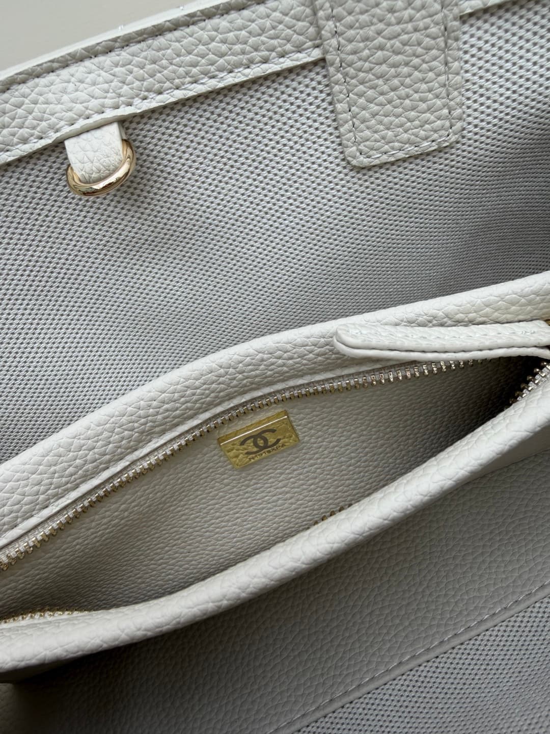 C3234 Small Size 𝐂𝐡𝐚𝐧𝐞𝐥𝟐𝟎𝟐𝟔 Spring/Summer Showroom Collection — image 8