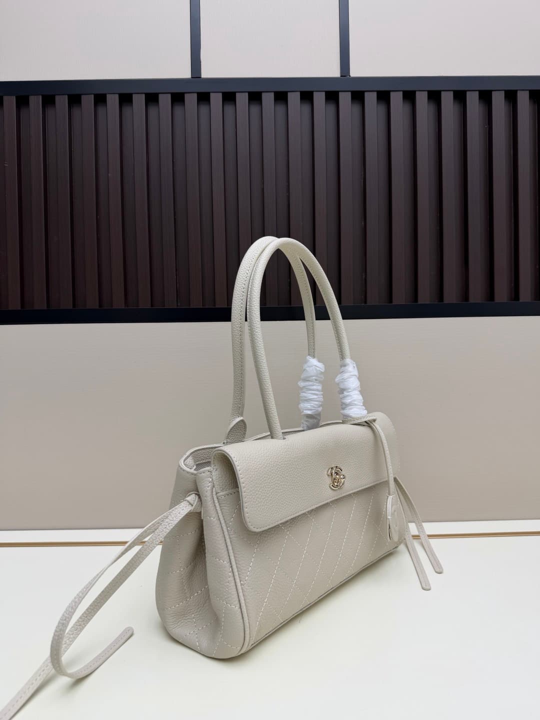 C3234 Small Size 𝐂𝐡𝐚𝐧𝐞𝐥𝟐𝟎𝟐𝟔 Spring/Summer Showroom Collection — image 2
