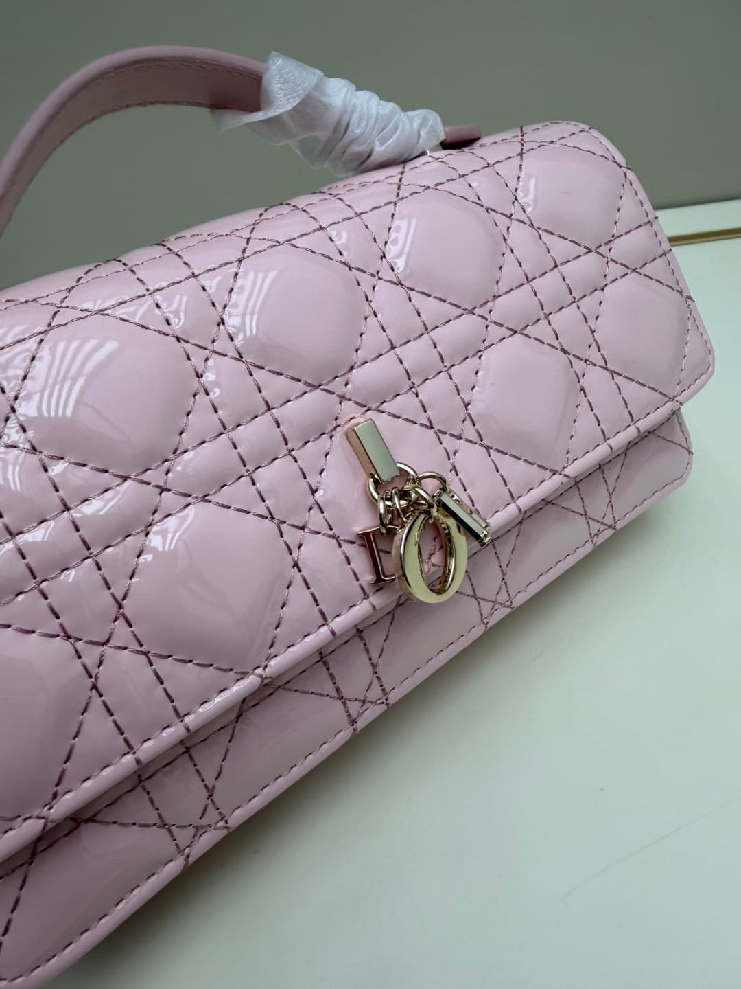 C1889 New small-sized💰 with box and lacquered leather – summer style🆕 French romance | Dior Lady handbag🌹||| Isn’t everyone aware of the Dior Lady? — image 4