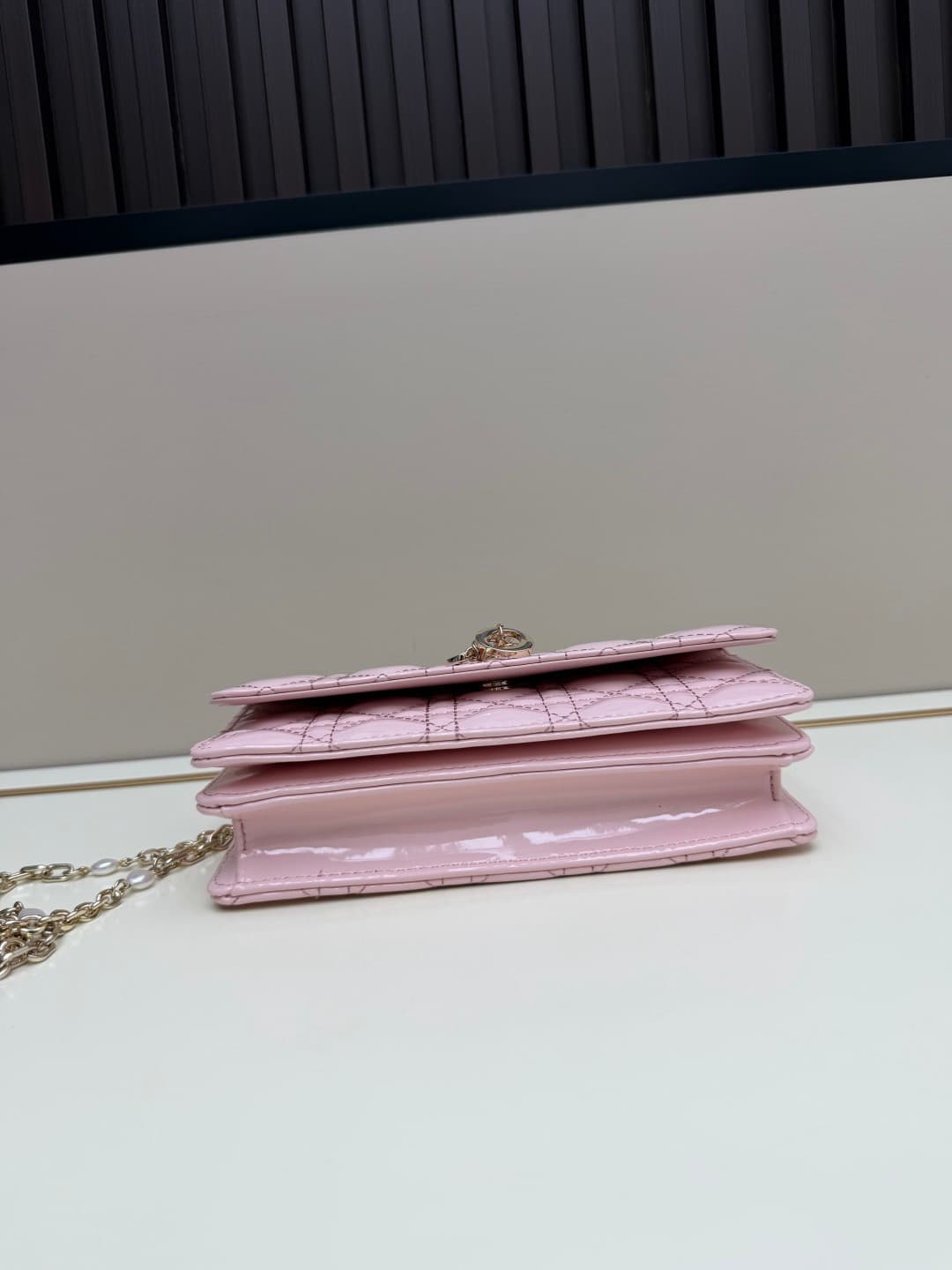 C1889 New small-sized💰 with box and lacquered leather – summer style🆕 French romance | Dior Lady handbag🌹||| Isn’t everyone aware of the Dior Lady? — image 5