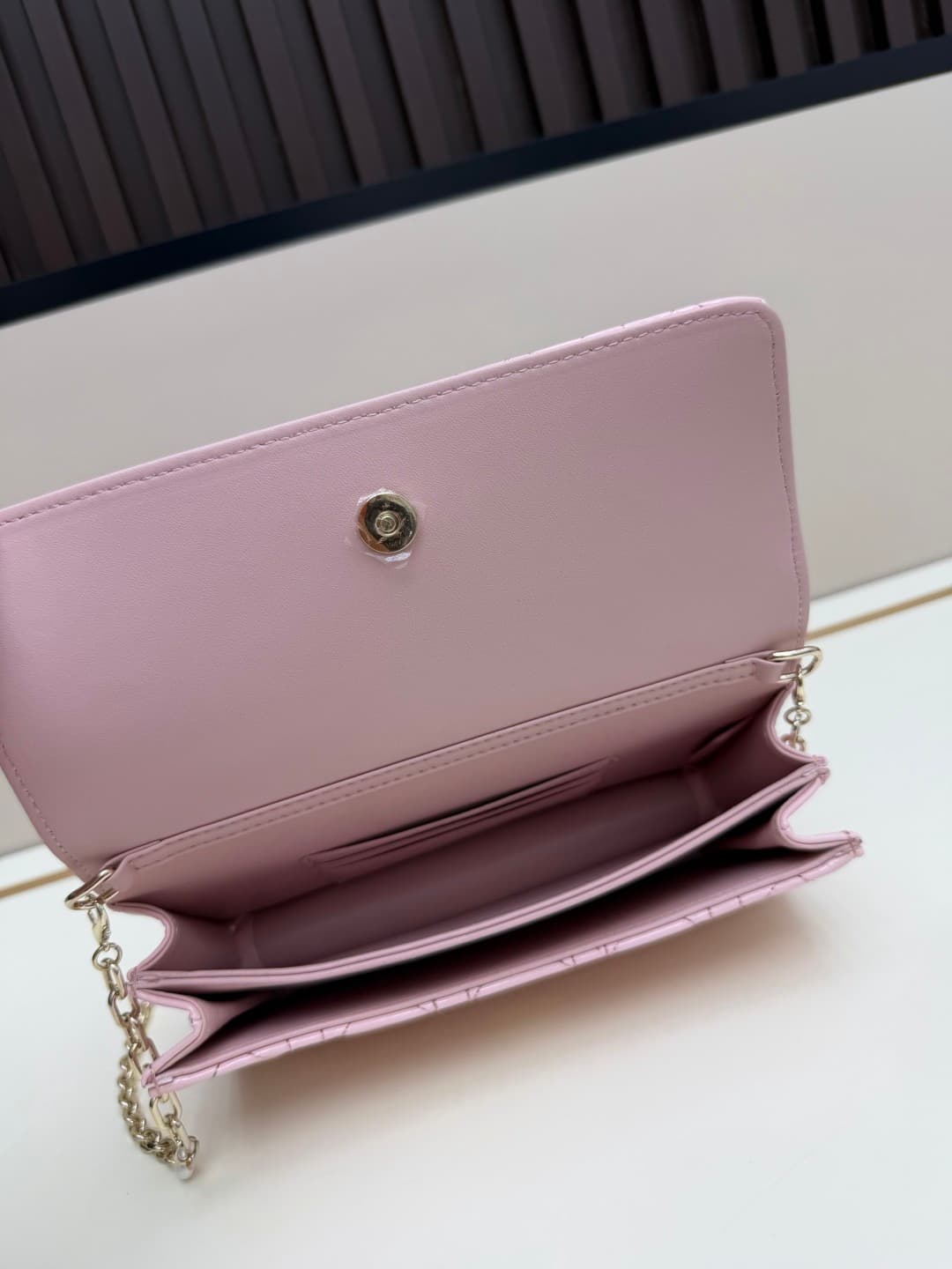 C1889 New small-sized💰 with box and lacquered leather – summer style🆕 French romance | Dior Lady handbag🌹||| Isn’t everyone aware of the Dior Lady? — image 7