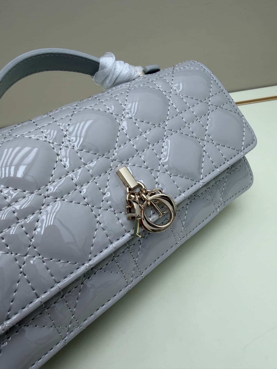 C1888 New small size 💰 with box and lacquered leather – French romance in the summer 🆕. Dior Lady handbag🌹|||Isn’t everyone aware of Dior Lady? — image 4