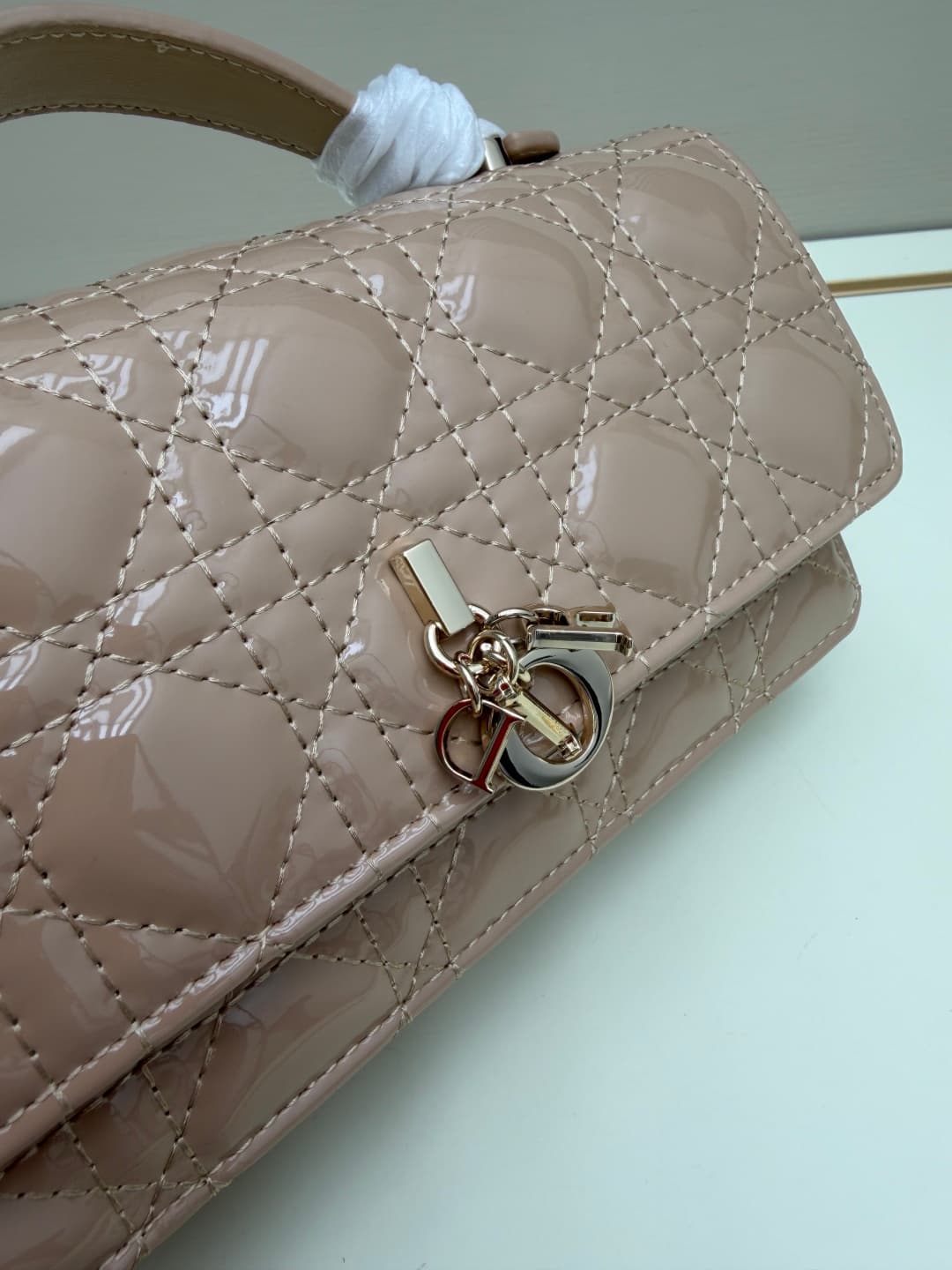 C1887 New small-sized bag 💰 with box and lacquered leather – French romance in summer 🆕. Dior Lady handbag🌹|||Isn’t everyone aware of the Dior Lady? — image 4