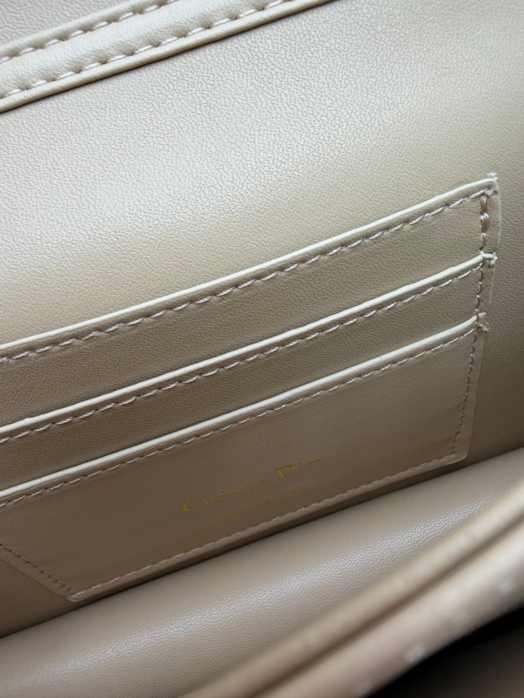 C1887 New small-sized bag 💰 with box and lacquered leather – French romance in summer 🆕. Dior Lady handbag🌹|||Isn’t everyone aware of the Dior Lady? — image 7