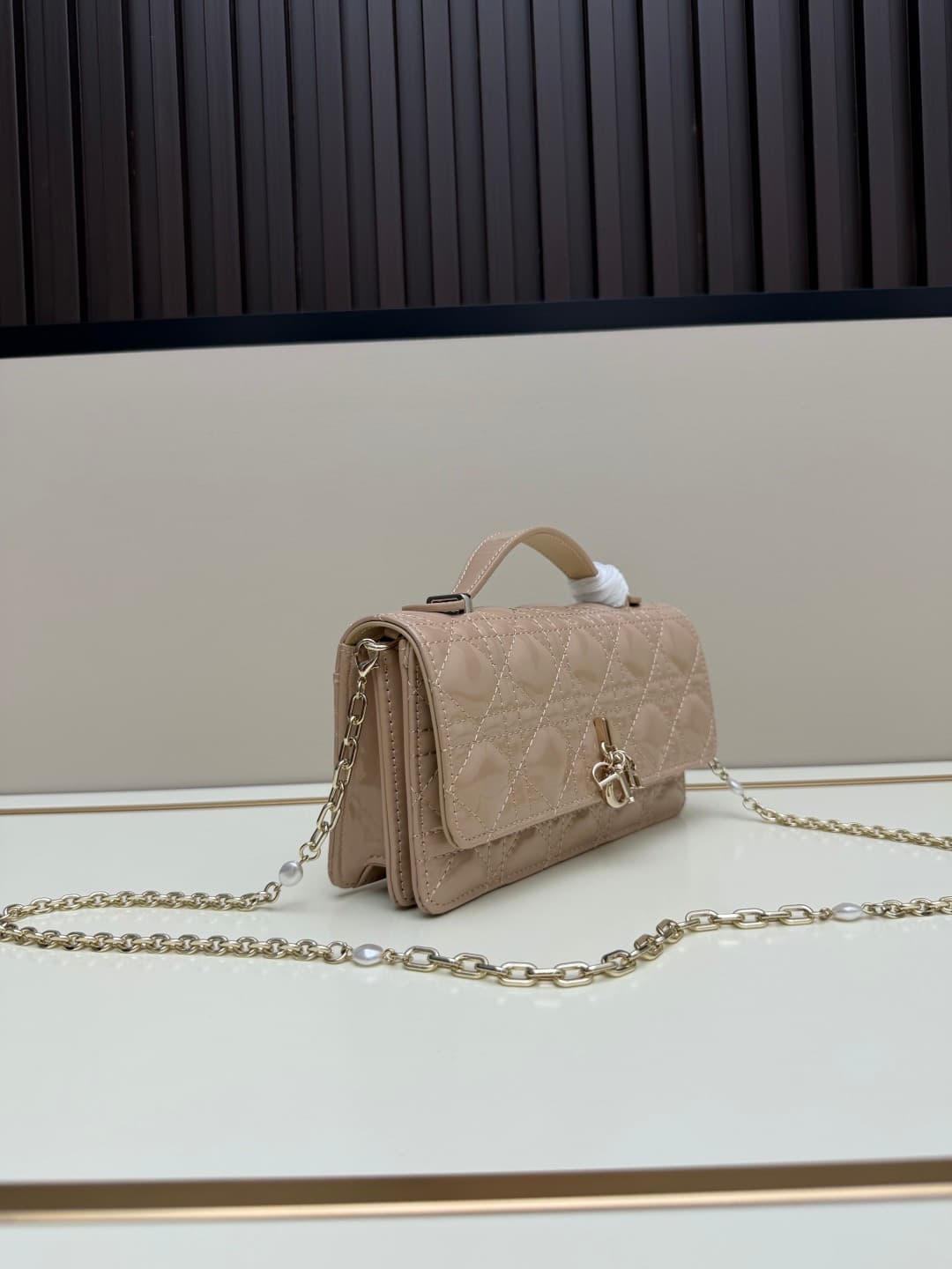 C1887 New small-sized bag 💰 with box and lacquered leather – French romance in summer 🆕. Dior Lady handbag🌹|||Isn’t everyone aware of the Dior Lady? — image 2