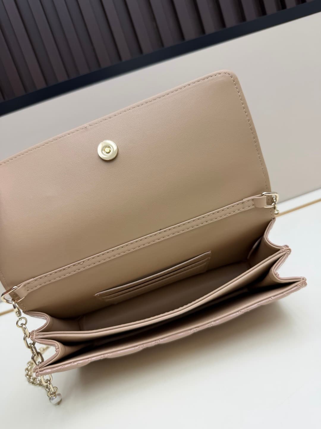 C1887 New small-sized bag 💰 with box and lacquered leather – French romance in summer 🆕. Dior Lady handbag🌹|||Isn’t everyone aware of the Dior Lady? — image 6