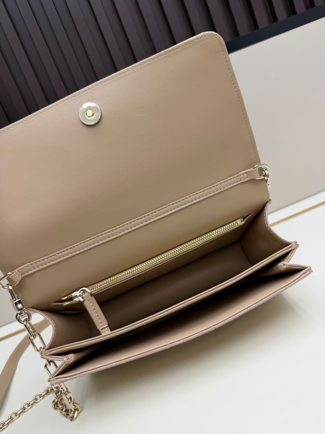 C1884 New large-sized💰 with box lacquered leather – summer style🆕 French romance | Dior Lady handbag🌹|||Isn’t everyone aware of the Dior Lady? — image 7