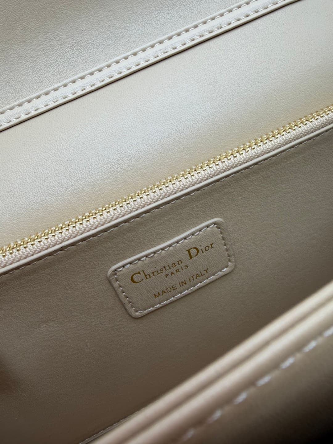 C1884 New large-sized💰 with box lacquered leather – summer style🆕 French romance | Dior Lady handbag🌹|||Isn’t everyone aware of the Dior Lady? — image 8