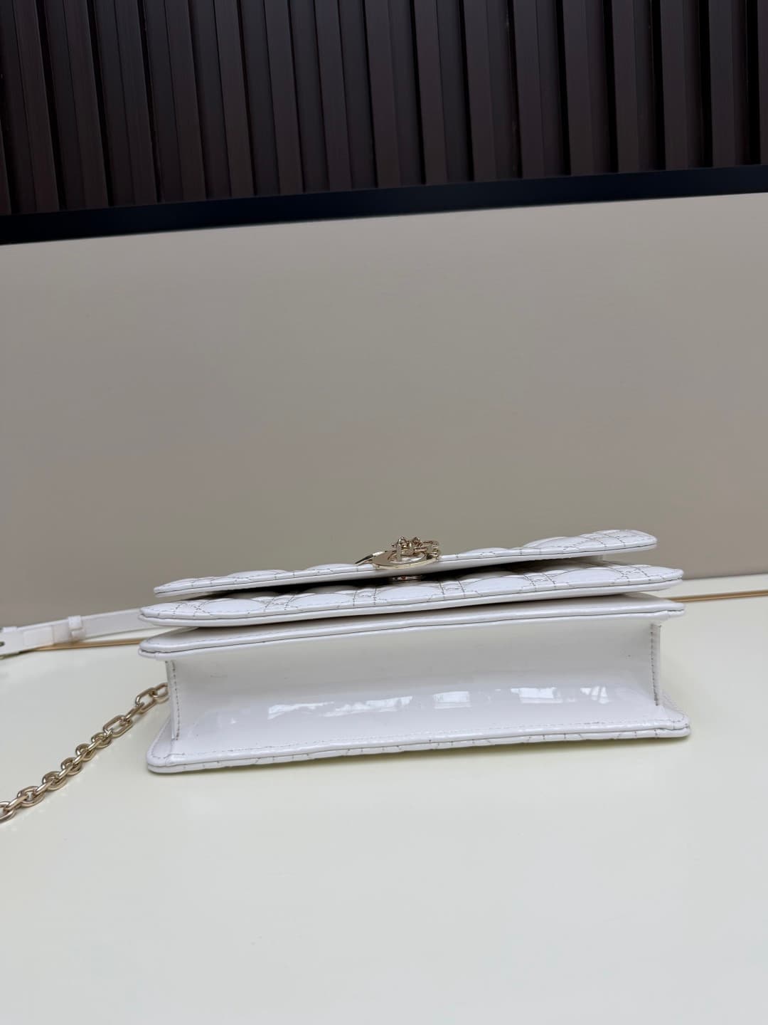 C1883 New large-sized💰 with box lacquer leather, summer style🆕 French romance | Dior Lady handbag🌹|||Isn’t everyone aware of the Dior Lady? — image 5