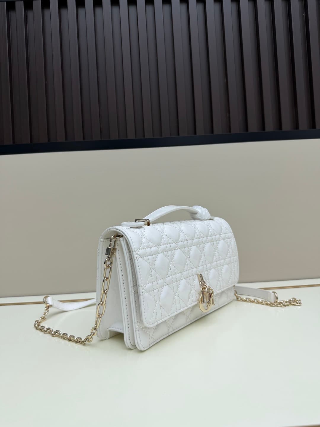 C1883 New large-sized💰 with box lacquer leather, summer style🆕 French romance | Dior Lady handbag🌹|||Isn’t everyone aware of the Dior Lady? — image 2