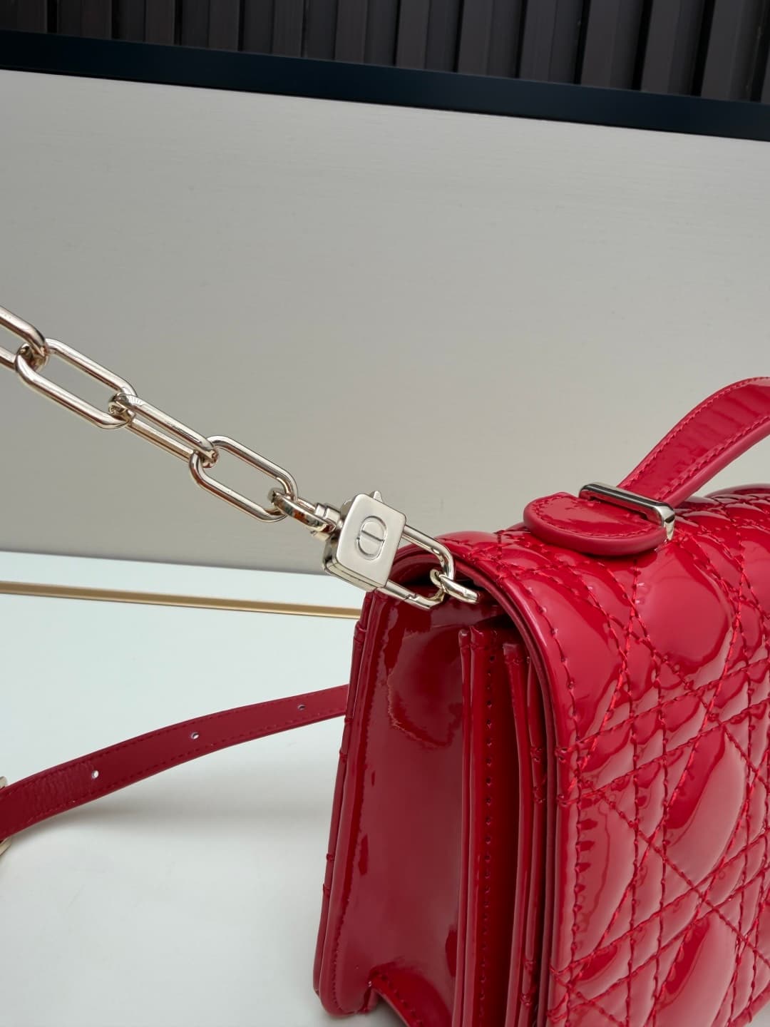 C1882 New large-sized💰 with box lacquer leather, summer style🆕 French romance | Dior Lady handbag🌹|||Isn’t everyone aware of the Dior Lady? — image 6