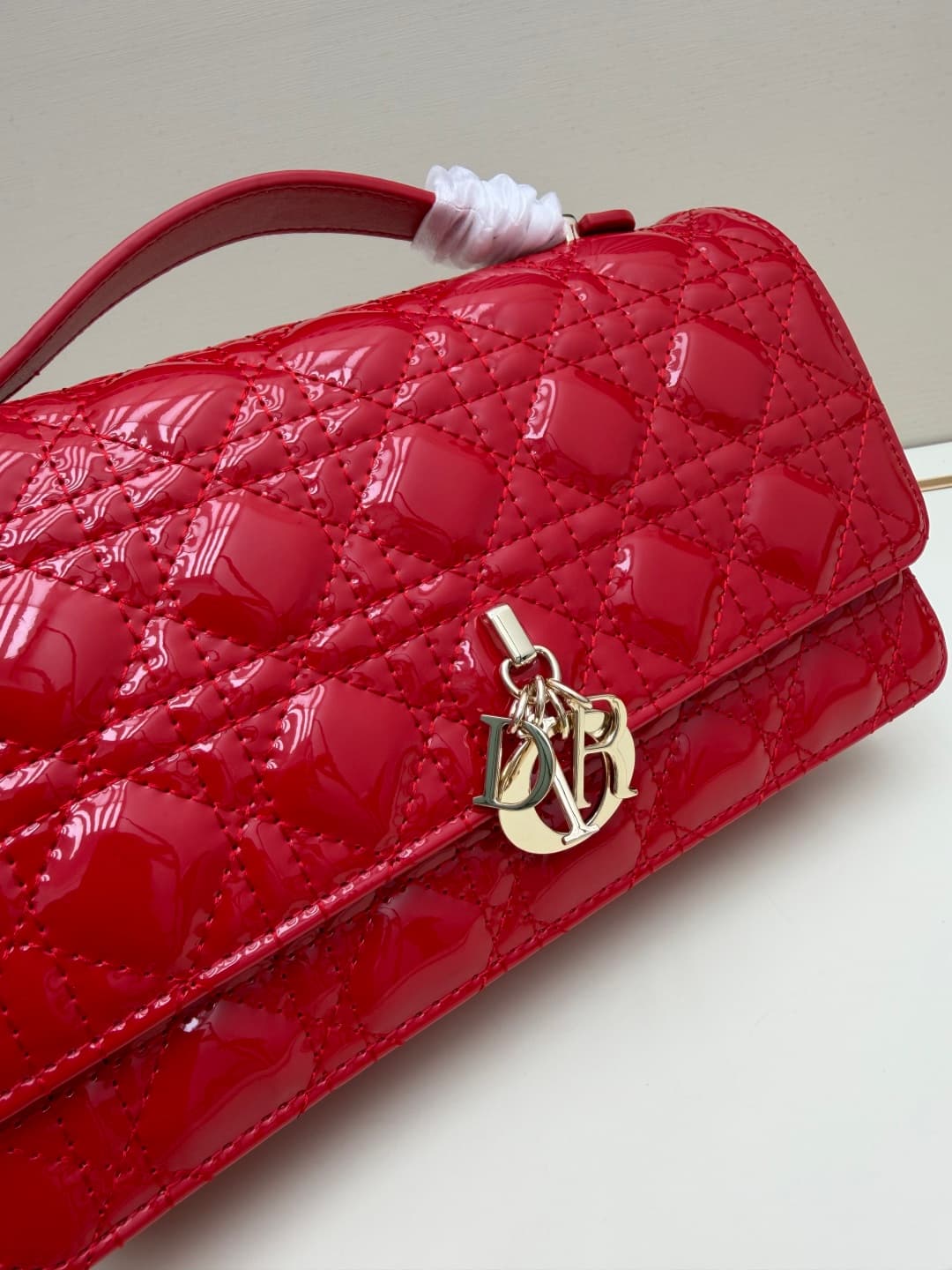 C1882 New large-sized💰 with box lacquer leather, summer style🆕 French romance | Dior Lady handbag🌹|||Isn’t everyone aware of the Dior Lady? — image 4