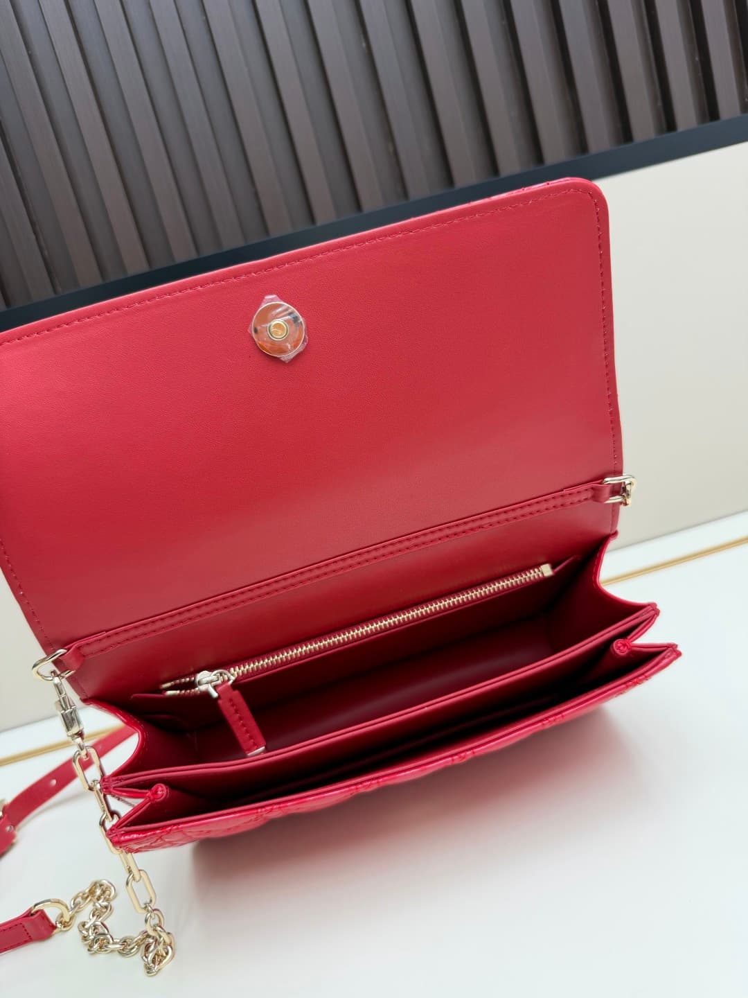 C1882 New large-sized💰 with box lacquer leather, summer style🆕 French romance | Dior Lady handbag🌹|||Isn’t everyone aware of the Dior Lady? — image 7