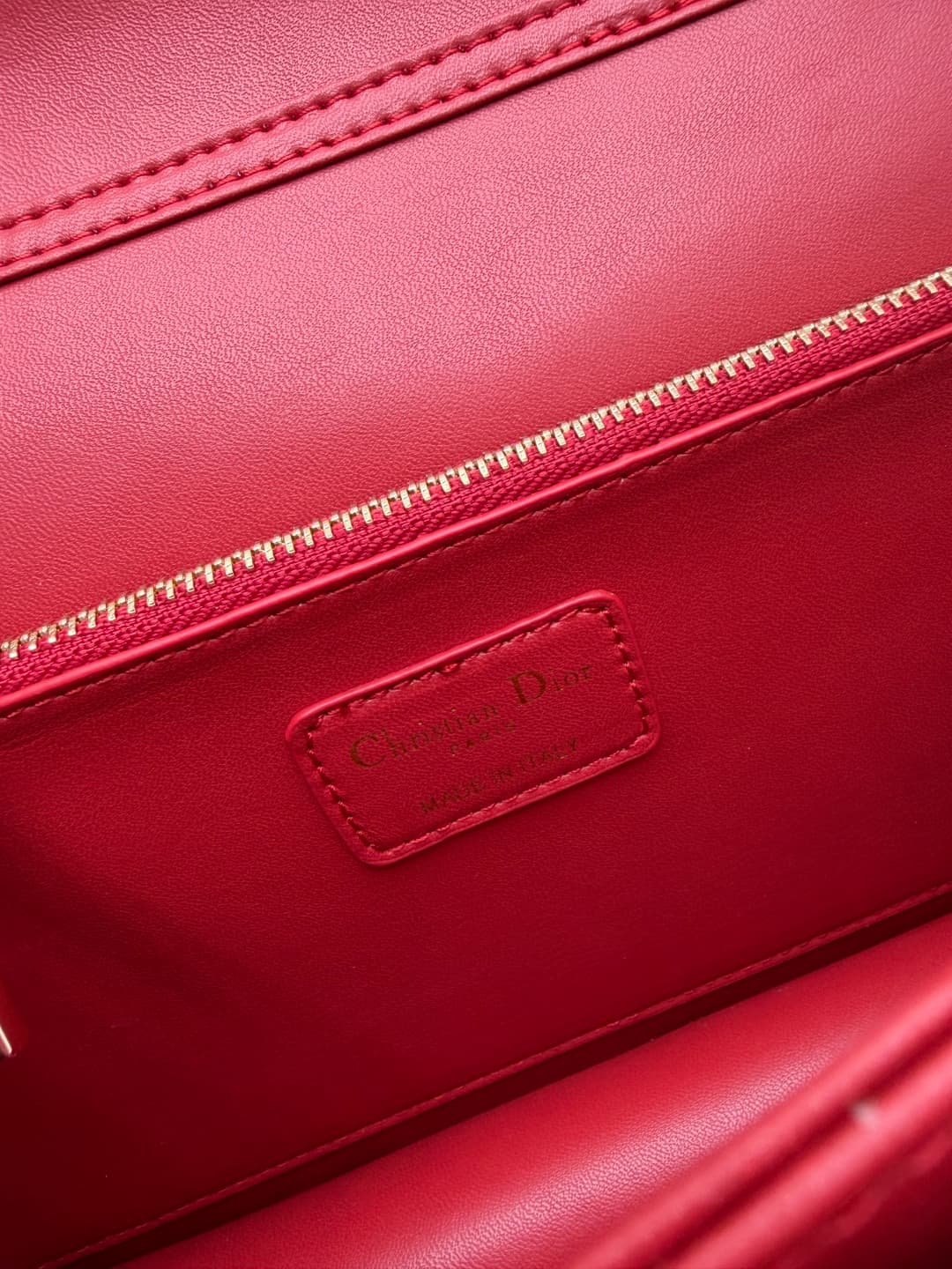 C1882 New large-sized💰 with box lacquer leather, summer style🆕 French romance | Dior Lady handbag🌹|||Isn’t everyone aware of the Dior Lady? — image 8