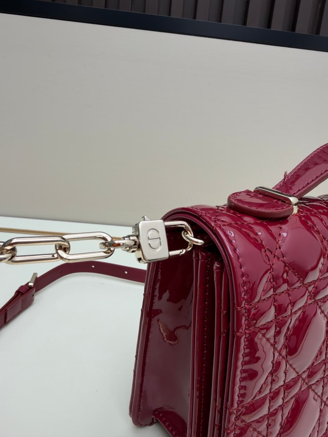 C1880 New large-sized💰 with box leather finish – French romance in the summer🆕 | Dior Lady handbag🌹|||Isn’t everyone aware of the Dior Lady? — image 6