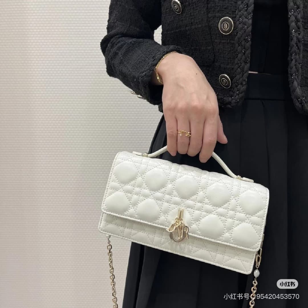 C1876 New large-sized💰 with box lacquer leather, summer style🆕 French romance | Dior Lady handbag🌹||| Isn’t everyone aware of Dior Lady? — image 6