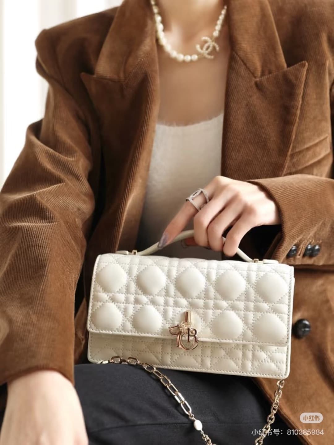 C1876 New large-sized💰 with box lacquer leather, summer style🆕 French romance | Dior Lady handbag🌹||| Isn’t everyone aware of Dior Lady? — image 5