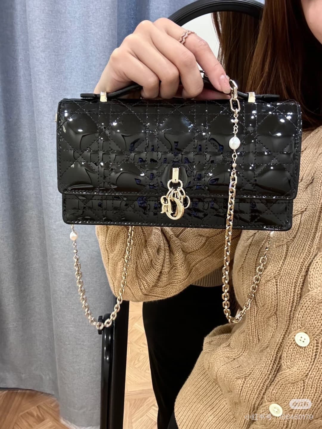 C1876 New large-sized💰 with box lacquer leather, summer style🆕 French romance | Dior Lady handbag🌹||| Isn’t everyone aware of Dior Lady? — image 4