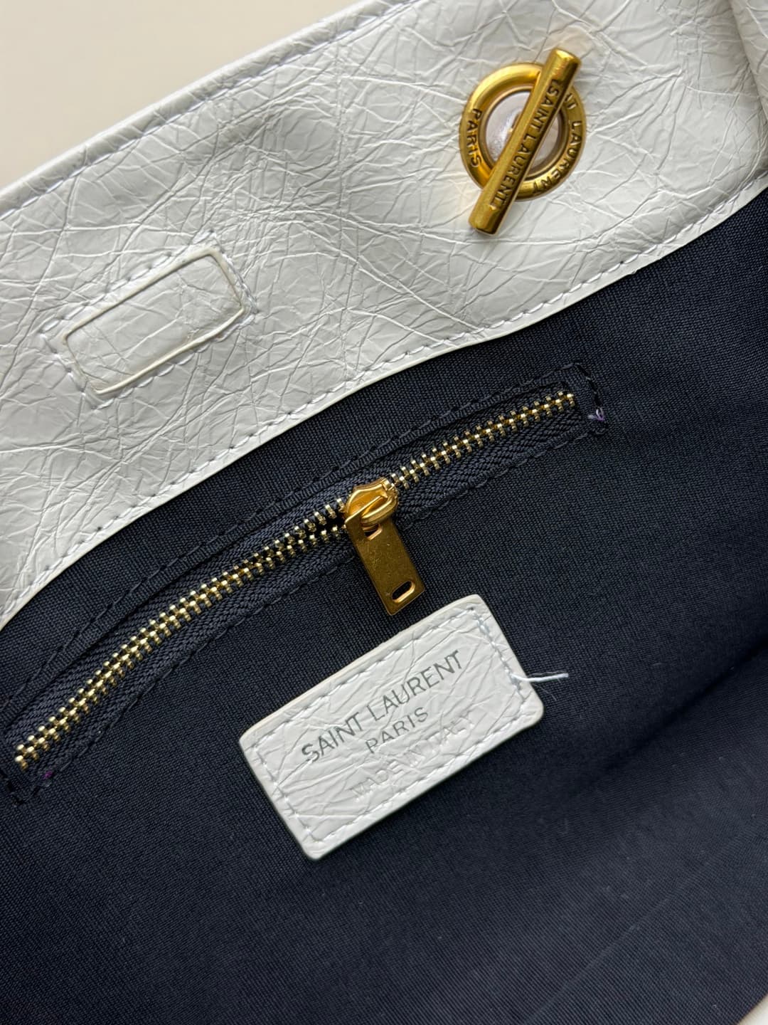 C8647 New small size 💰 YSL NIKI shopping bag – new model ||| The recent Saint Laurent shopping bags have a golden logo and golden chains; they are very eye-catching. There are two sizes: the large size can be used as a file and computer bag, making it per — image 8