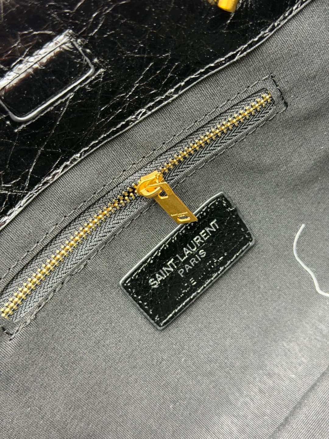 C8646 New small size 💰 YSL NIKI shopping bag – new model ||| The recent Saint Laurent shopping bags have a golden logo and golden chains; they are very eye-catching. There are two sizes: the large size can be used as a file and computer bag, making it per — image 8