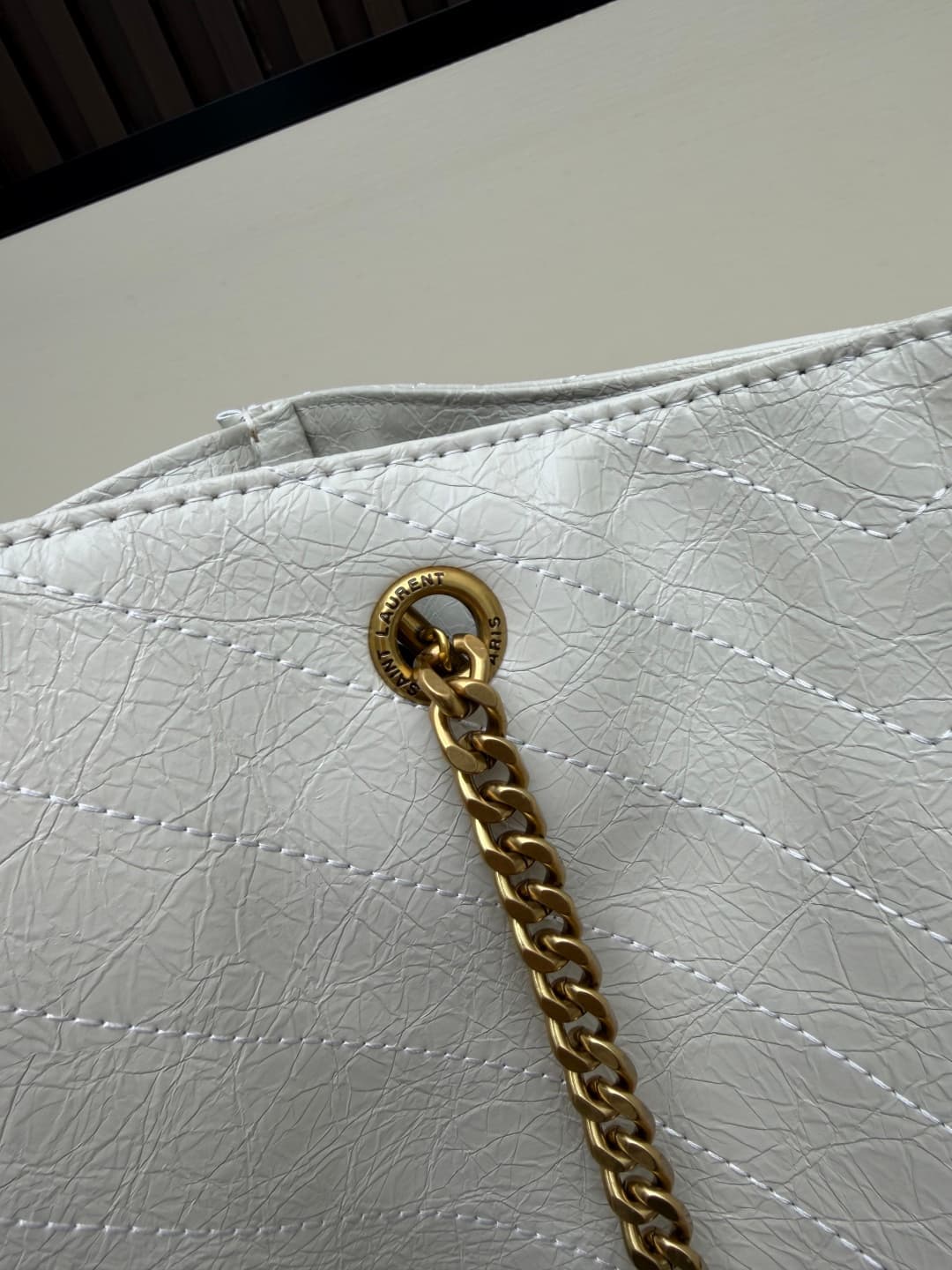 C8644 New large-sized 💰 YSL NIKI shopping bag – new model! |||| The new Saint Laurent shopping bags released this year have a golden logo, and the chain is also gold-colored; they are very eye-catching. There are two sizes: the large size can be used as a — image 6
