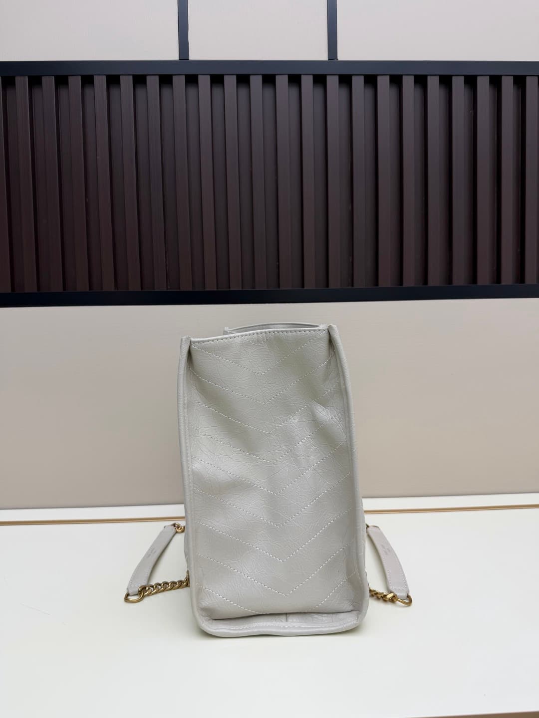 C8644 New large-sized 💰 YSL NIKI shopping bag – new model! |||| The new Saint Laurent shopping bags released this year have a golden logo, and the chain is also gold-colored; they are very eye-catching. There are two sizes: the large size can be used as a — image 2