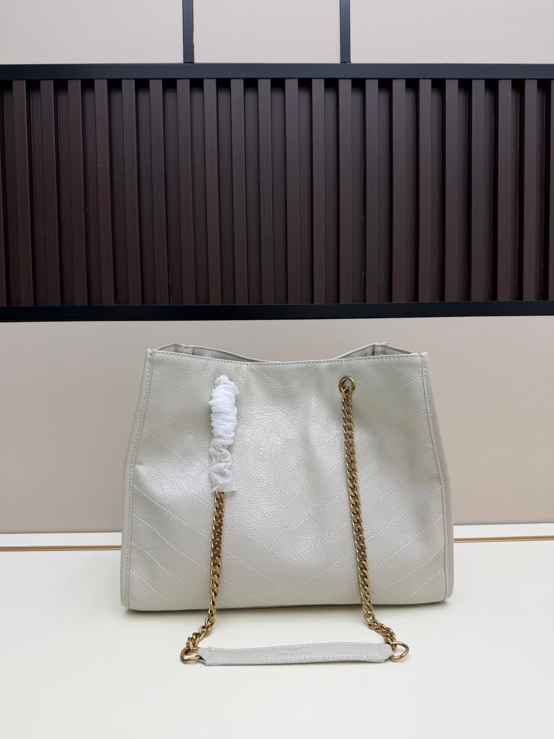 C8644 New large-sized 💰 YSL NIKI shopping bag – new model! |||| The new Saint Laurent shopping bags released this year have a golden logo, and the chain is also gold-colored; they are very eye-catching. There are two sizes: the large size can be used as a — image 3