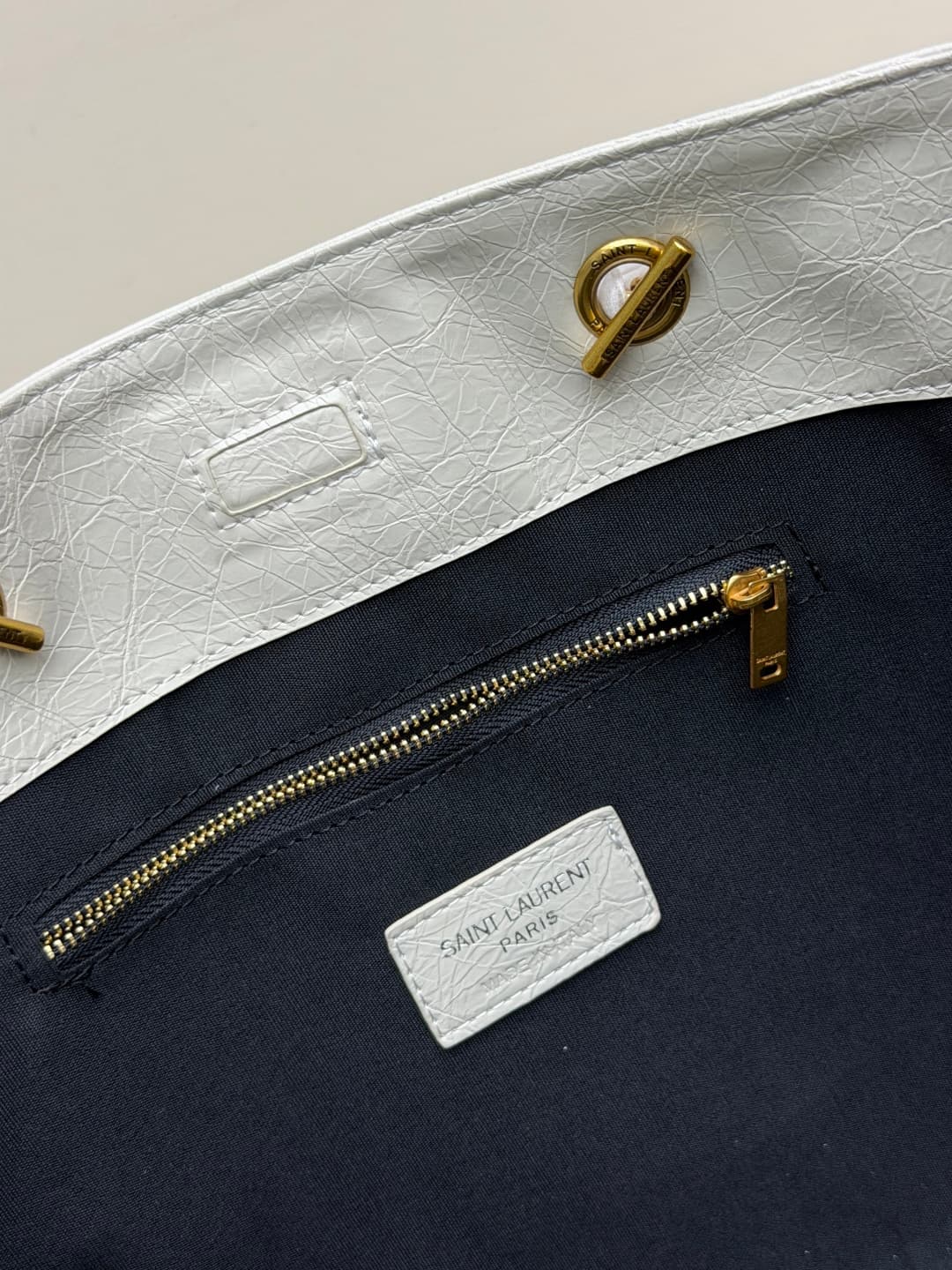C8644 New large-sized 💰 YSL NIKI shopping bag – new model! |||| The new Saint Laurent shopping bags released this year have a golden logo, and the chain is also gold-colored; they are very eye-catching. There are two sizes: the large size can be used as a — image 8