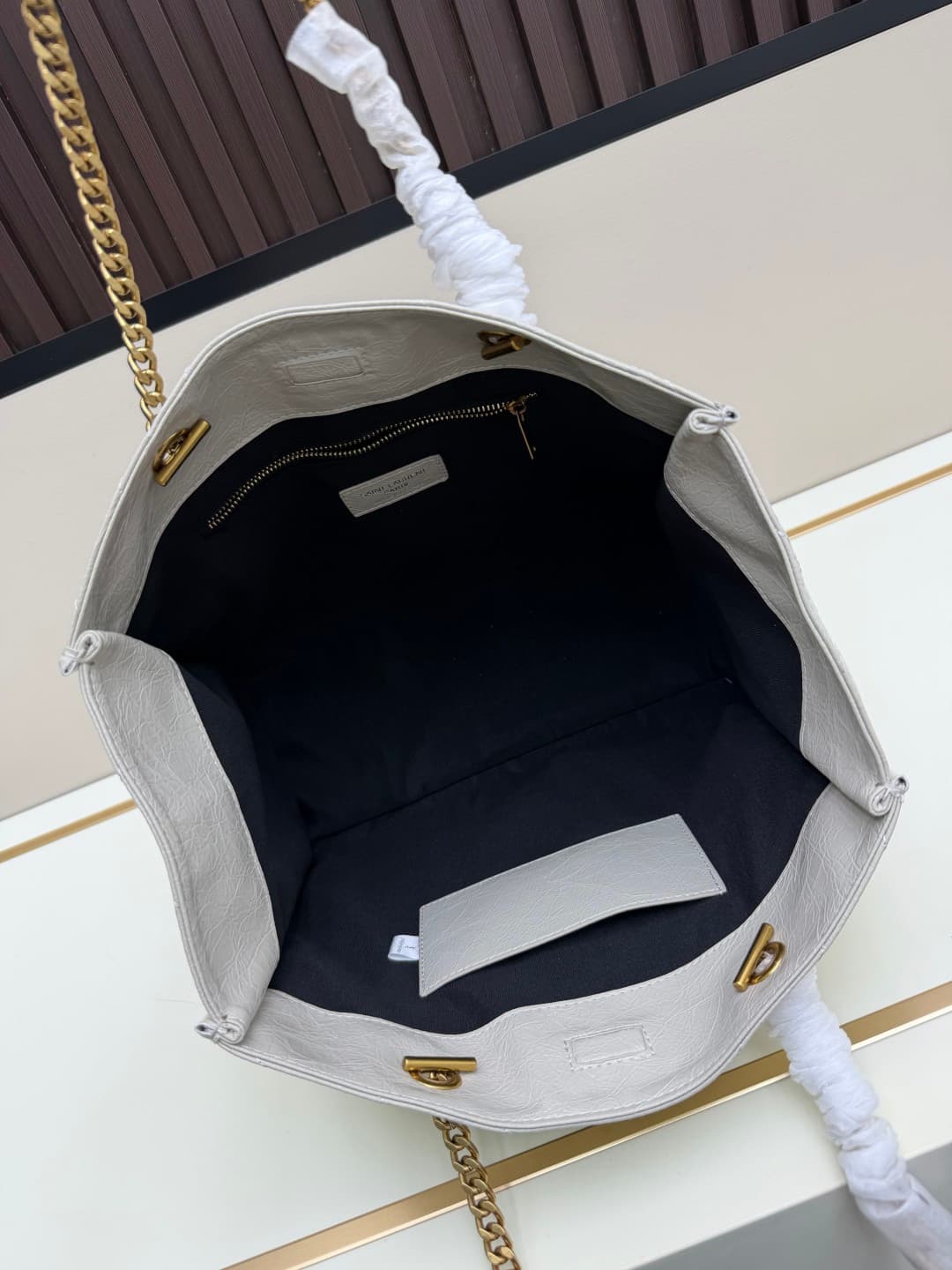 C8644 New large-sized 💰 YSL NIKI shopping bag – new model! |||| The new Saint Laurent shopping bags released this year have a golden logo, and the chain is also gold-colored; they are very eye-catching. There are two sizes: the large size can be used as a — image 7