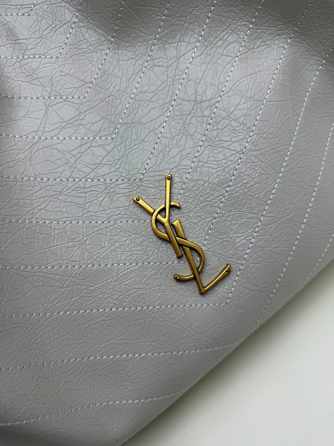 C8644 New large-sized 💰 YSL NIKI shopping bag – new model! |||| The new Saint Laurent shopping bags released this year have a golden logo, and the chain is also gold-colored; they are very eye-catching. There are two sizes: the large size can be used as a — image 4