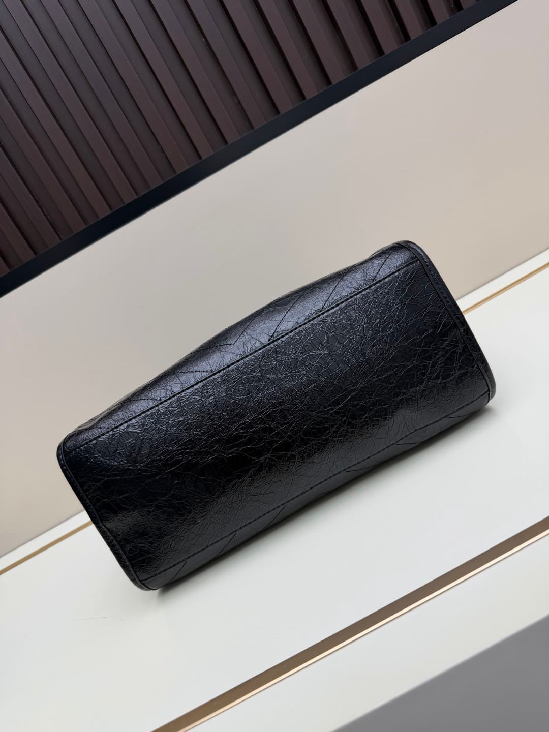 C8643 New large-sized 💰 YSL NIKI shopping bag – new model! |||| The new Saint Laurent shopping bags released this year have a golden logo, and the chain is also gold-colored; they are very eye-catching. There are two sizes: the large size can be used as a — image 5