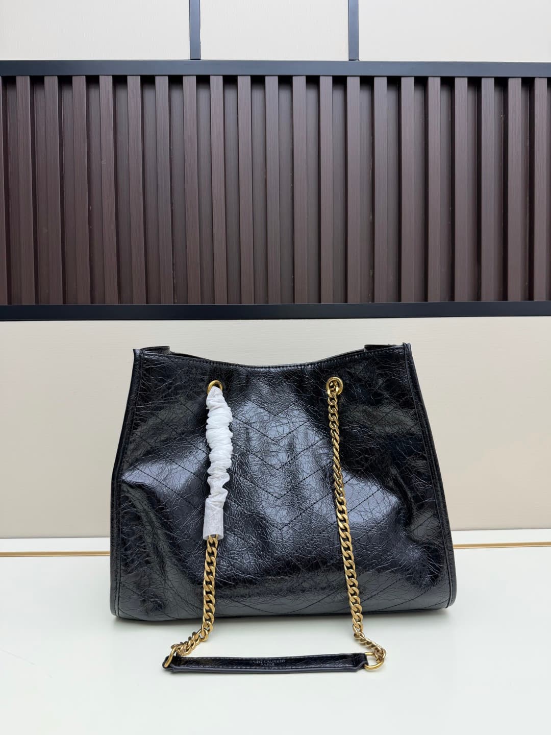 C8643 New large-sized 💰 YSL NIKI shopping bag – new model! |||| The new Saint Laurent shopping bags released this year have a golden logo, and the chain is also gold-colored; they are very eye-catching. There are two sizes: the large size can be used as a — image 3