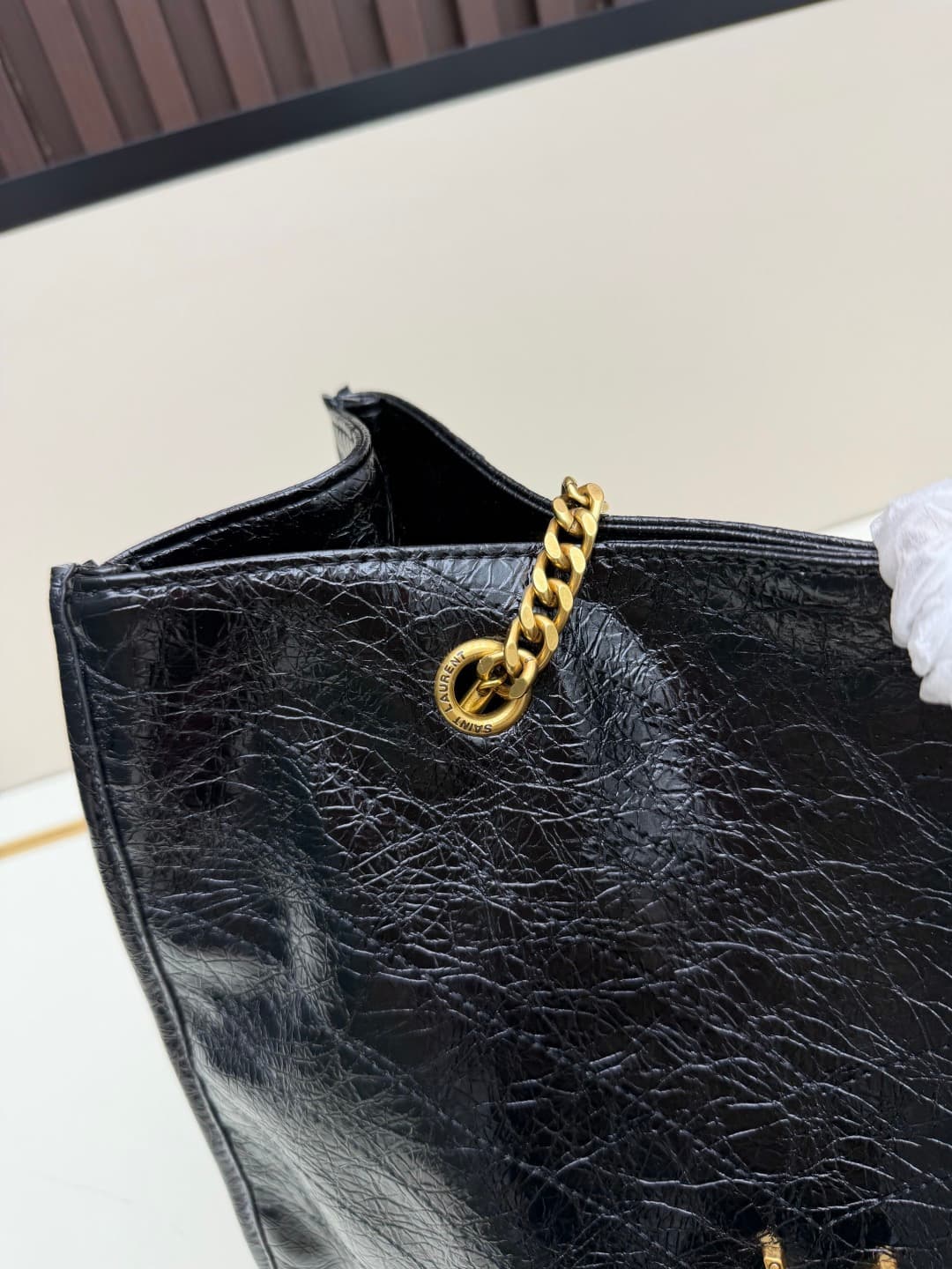 C8643 New large-sized 💰 YSL NIKI shopping bag – new model! |||| The new Saint Laurent shopping bags released this year have a golden logo, and the chain is also gold-colored; they are very eye-catching. There are two sizes: the large size can be used as a — image 6