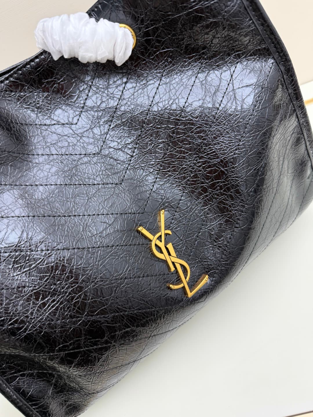 C8643 New large-sized 💰 YSL NIKI shopping bag – new model! |||| The new Saint Laurent shopping bags released this year have a golden logo, and the chain is also gold-colored; they are very eye-catching. There are two sizes: the large size can be used as a — image 4