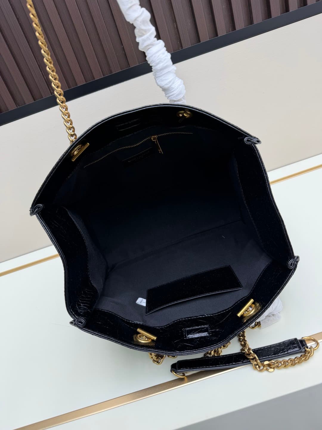 C8643 New large-sized 💰 YSL NIKI shopping bag – new model! |||| The new Saint Laurent shopping bags released this year have a golden logo, and the chain is also gold-colored; they are very eye-catching. There are two sizes: the large size can be used as a — image 7