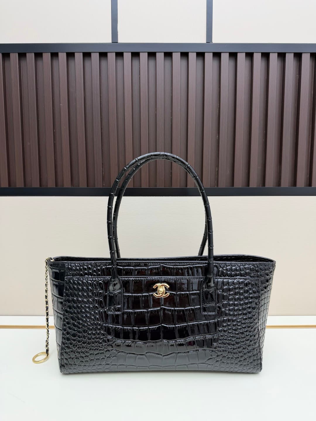 C3223 Flat weave, crocodile pattern – Spring/Summer show collection — image 1