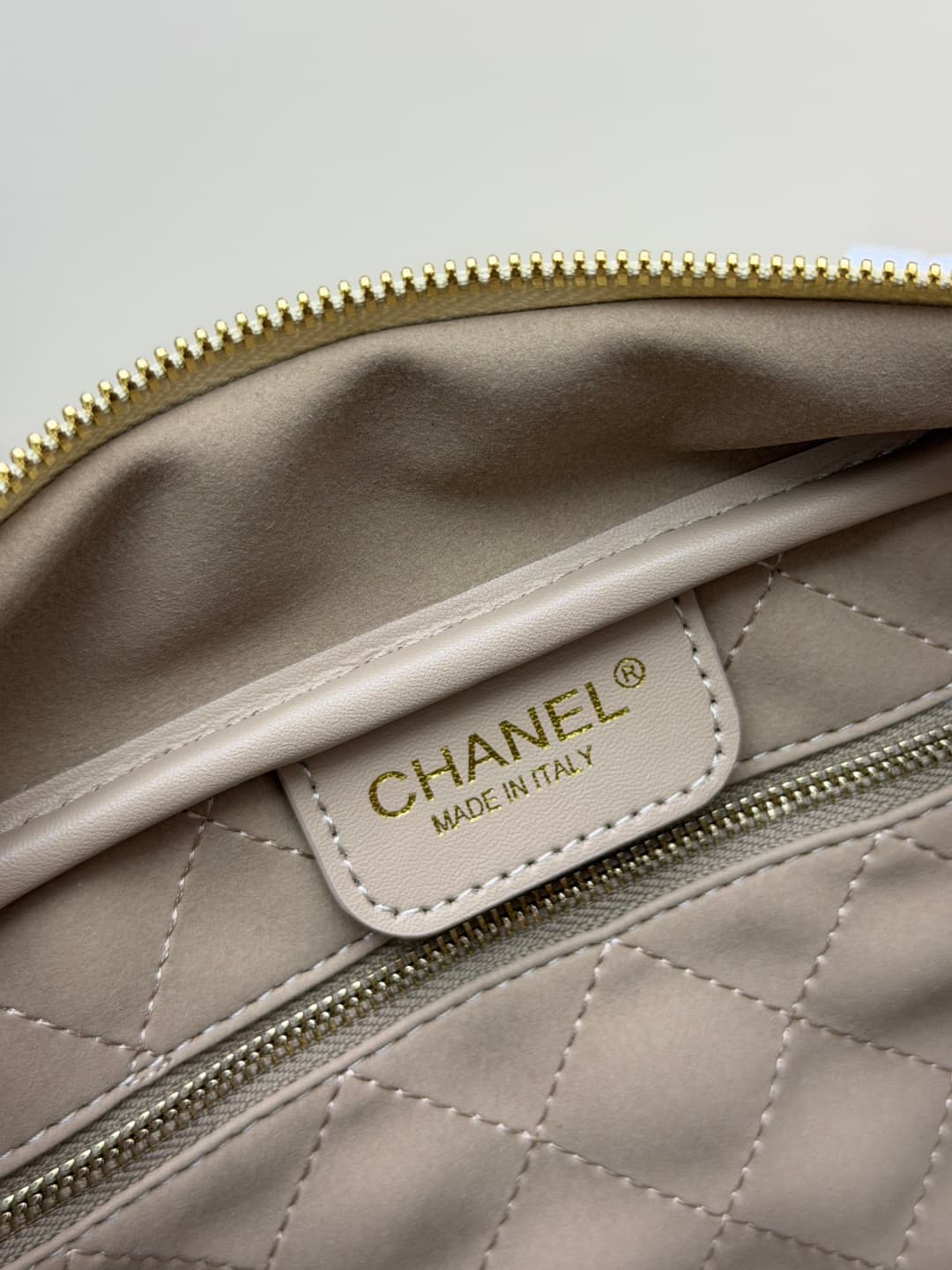 C700 New model. 𝐂𝐡𝐚𝐧𝐞𝐥 𝟐𝟔𝐬𝐬 new model bowling bag — image 8