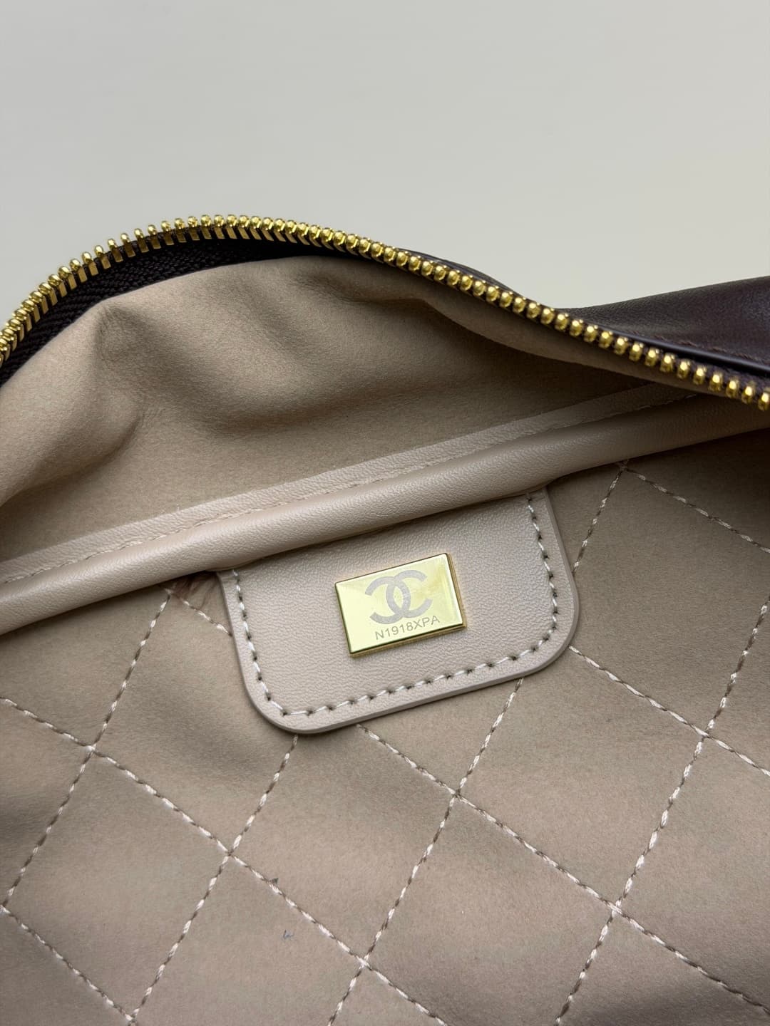 C699 New model. 𝐂𝐡𝐚𝐧𝐞𝐥 𝟐𝟔𝐬𝐬 new model bowling bag — image 8