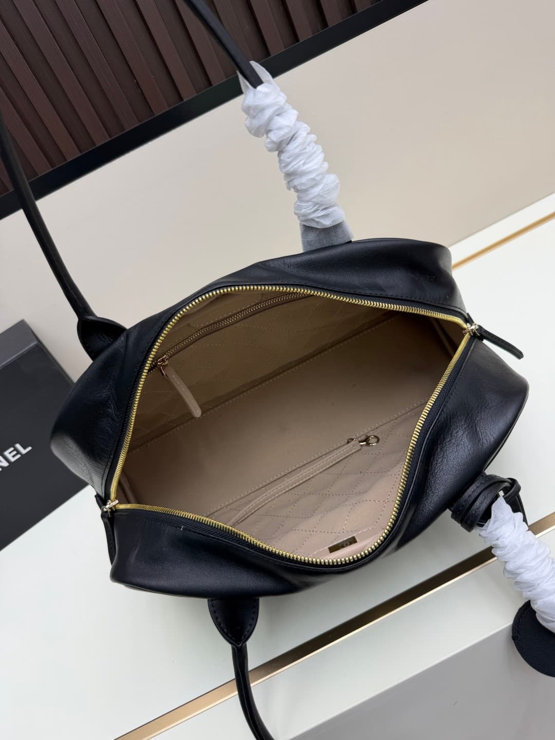 C698 New model. 𝐂𝐡𝐚𝐧𝐞𝐥 𝟐𝟔𝐬𝐬 new model bowling bag — image 7