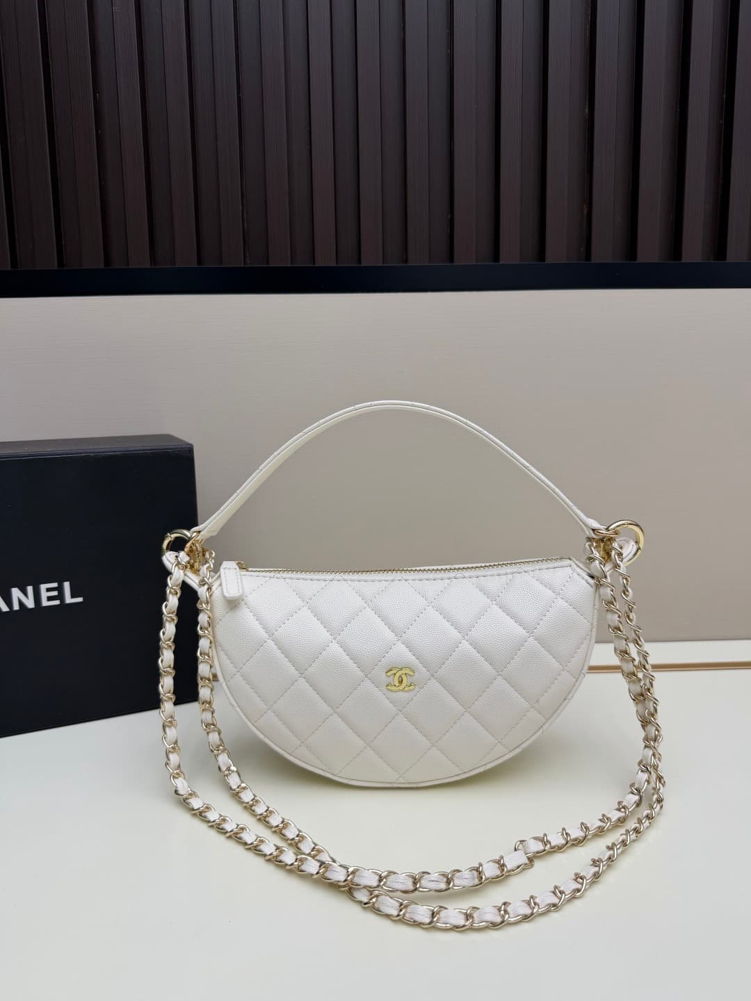 C678 Chanel 26 underarm bag – a crescent-shaped bag. It’s very lightweight and can be carried across the shoulder. Leather made from grainy cowhide is considered one of the most durable materials used by Chanel; it doesn’t break easily. However, the phone — image 6