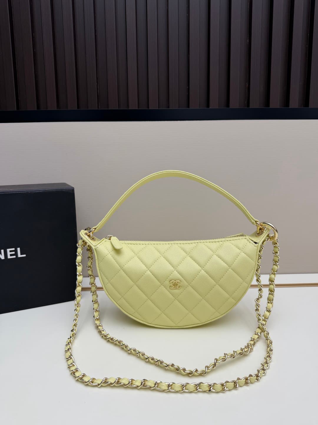 C678 Chanel 26 underarm bag – a crescent-shaped bag. It’s very lightweight and can be carried across the shoulder. Leather made from grainy cowhide is considered one of the most durable materials used by Chanel; it doesn’t break easily. However, the phone — image 5