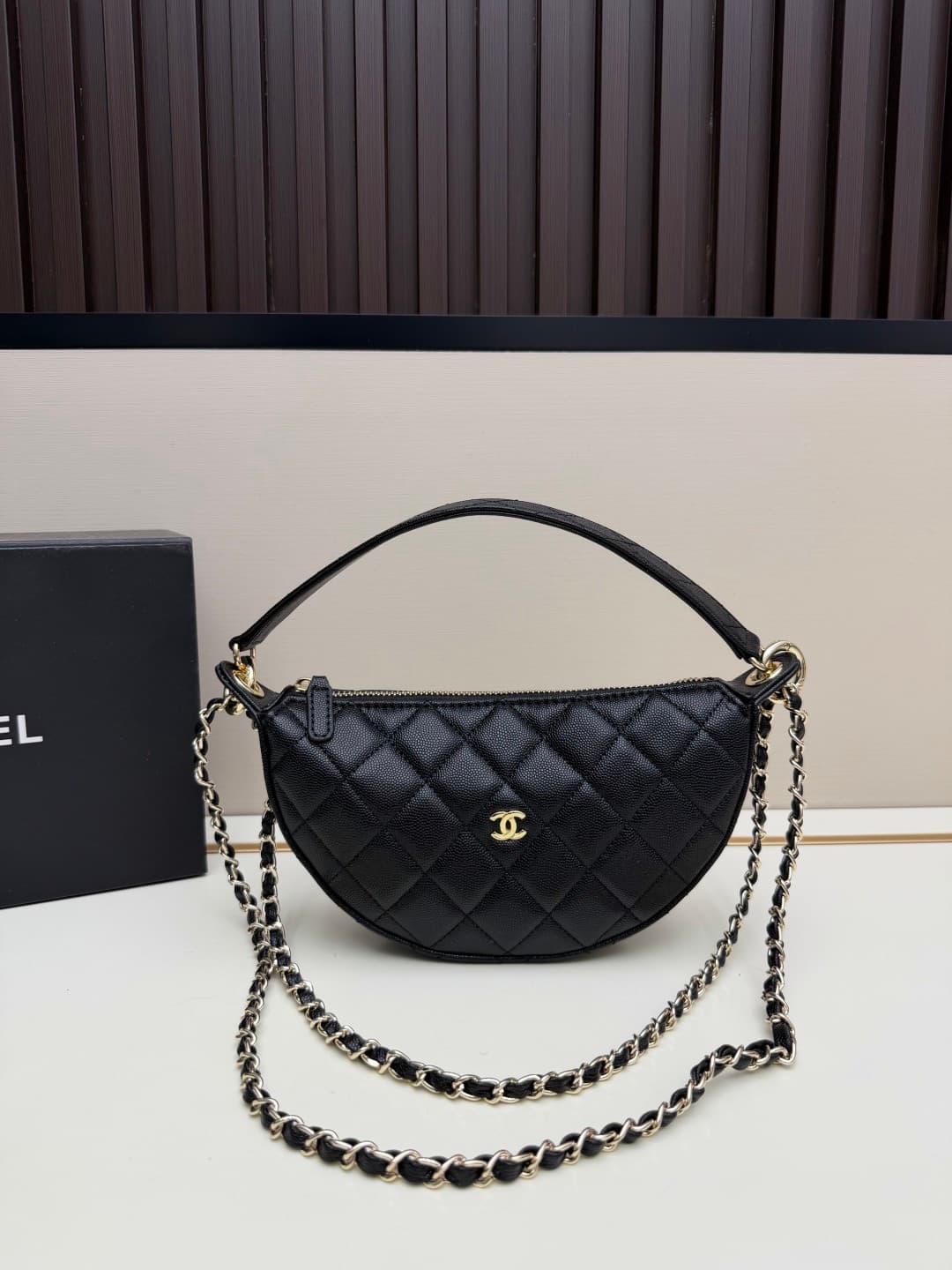 C678 Chanel 26 underarm bag – a crescent-shaped bag. It’s very lightweight and can be carried across the shoulder. Leather made from grainy cowhide is considered one of the most durable materials used by Chanel; it doesn’t break easily. However, the phone — image 4