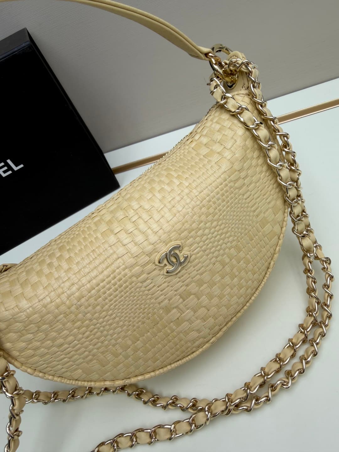 C681 Chanel 26 underarm bag is a new model that looks like a crescent shape. It’s very lightweight and can be carried across the shoulder. Leather made from grainy cowhide is considered one of the most durable materials used by Chanel; it doesn’t tear eas — image 4