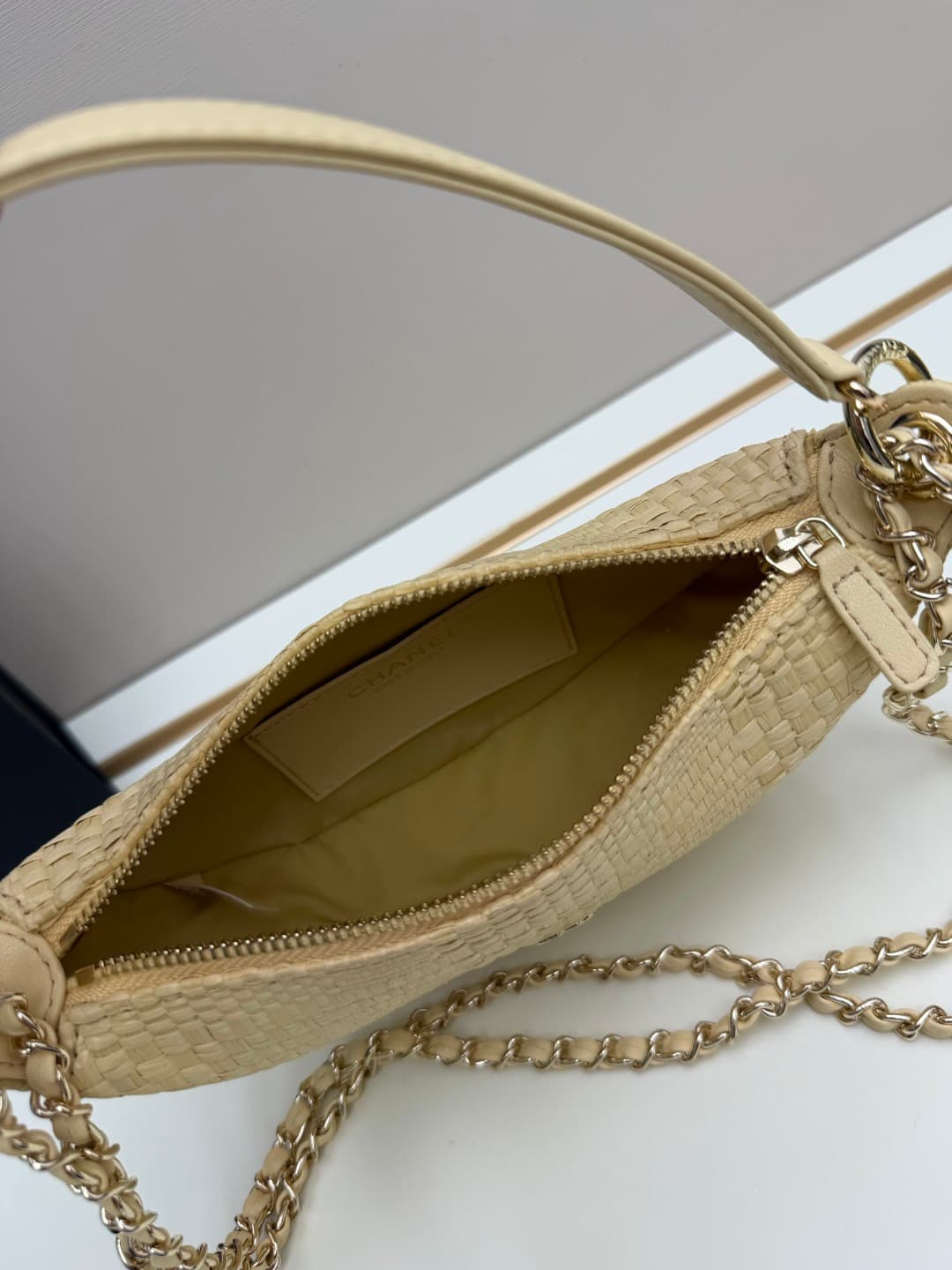 C681 Chanel 26 underarm bag is a new model that looks like a crescent shape. It’s very lightweight and can be carried across the shoulder. Leather made from grainy cowhide is considered one of the most durable materials used by Chanel; it doesn’t tear eas — image 7