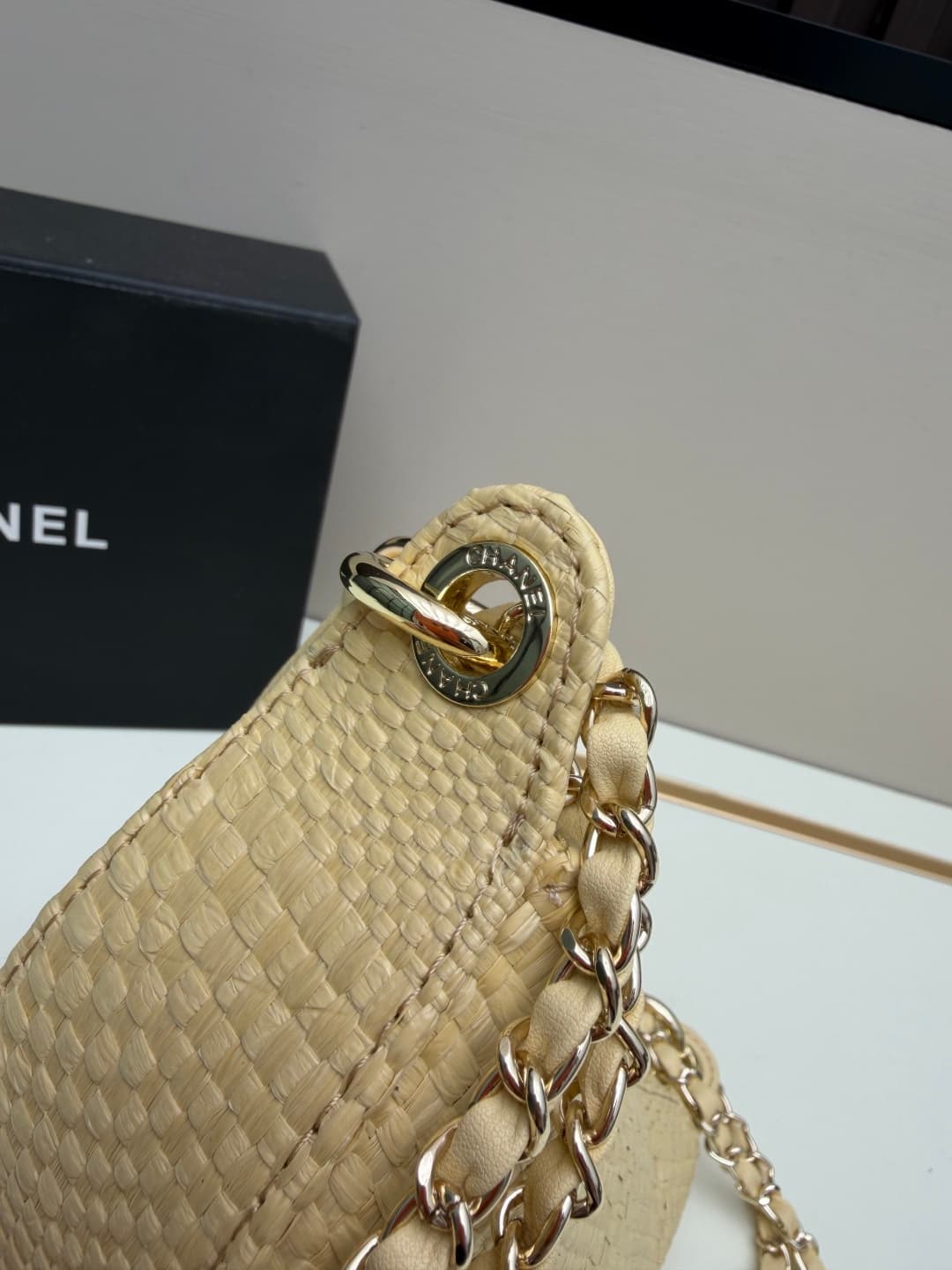 C681 Chanel 26 underarm bag is a new model that looks like a crescent shape. It’s very lightweight and can be carried across the shoulder. Leather made from grainy cowhide is considered one of the most durable materials used by Chanel; it doesn’t tear eas — image 5
