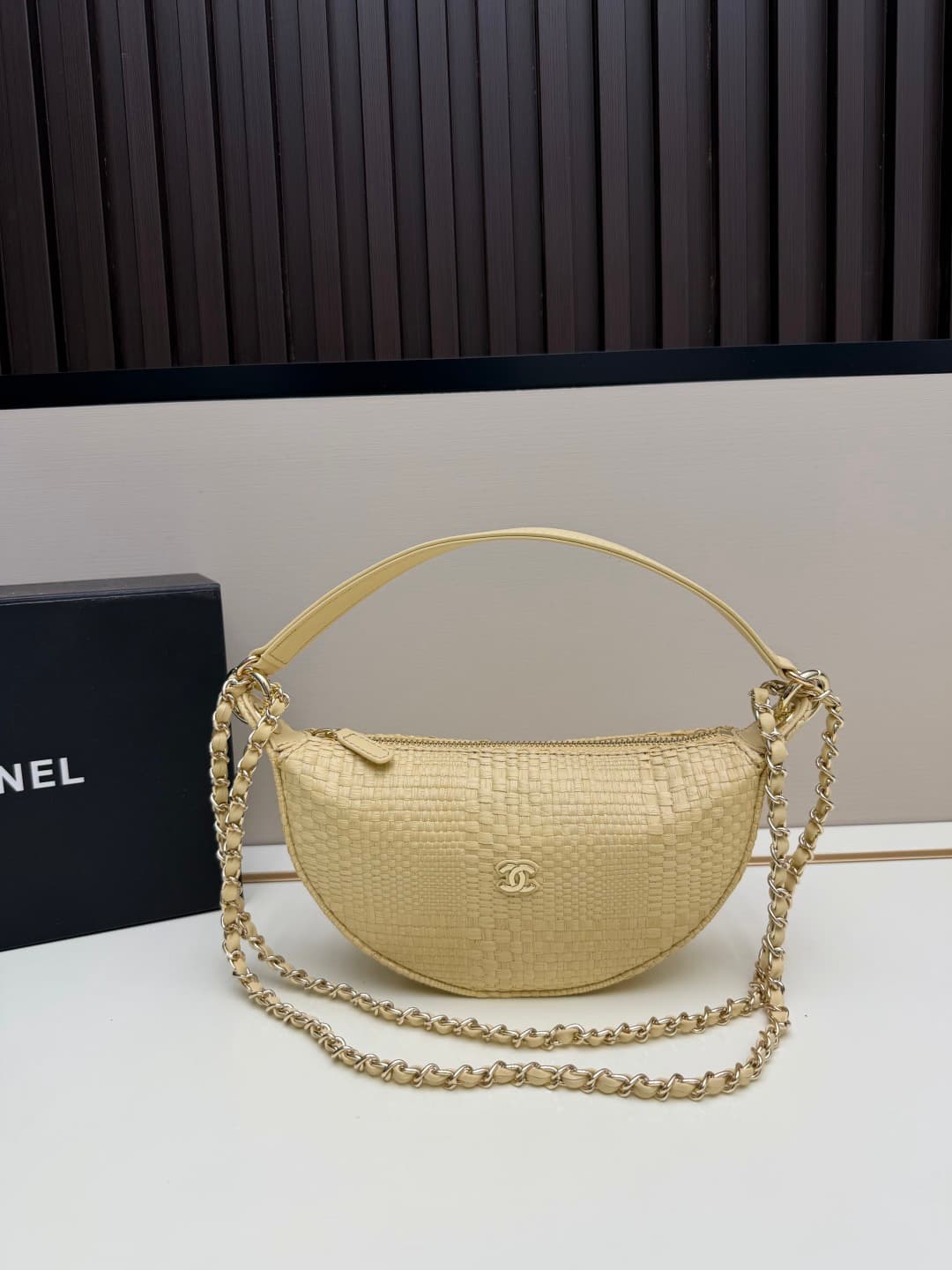 C678 Chanel 26 underarm bag – a crescent-shaped bag. It’s very lightweight and can be carried across the shoulder. Leather made from grainy cowhide is considered one of the most durable materials used by Chanel; it doesn’t break easily. However, the phone — image 3